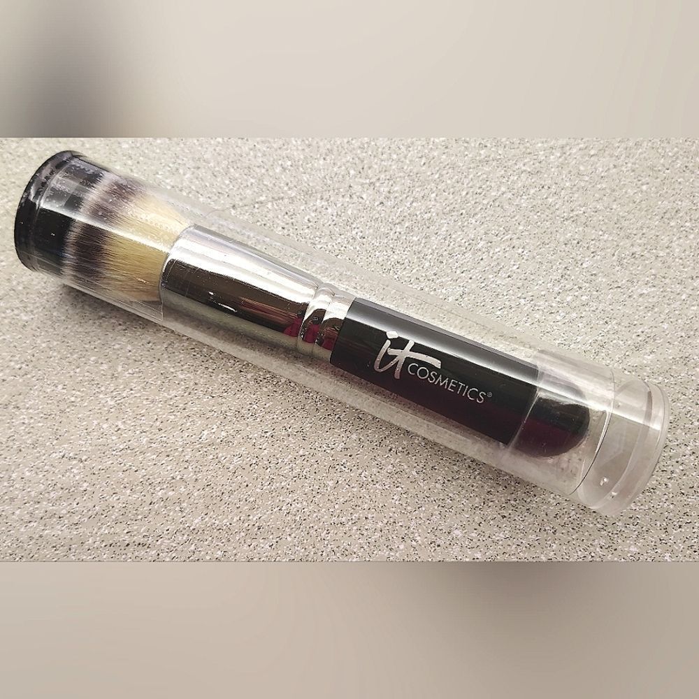 IT Cosmetics Makeup Flat Top Buffing Foundation Brush Cosmetics New - Picture 2 of 11
